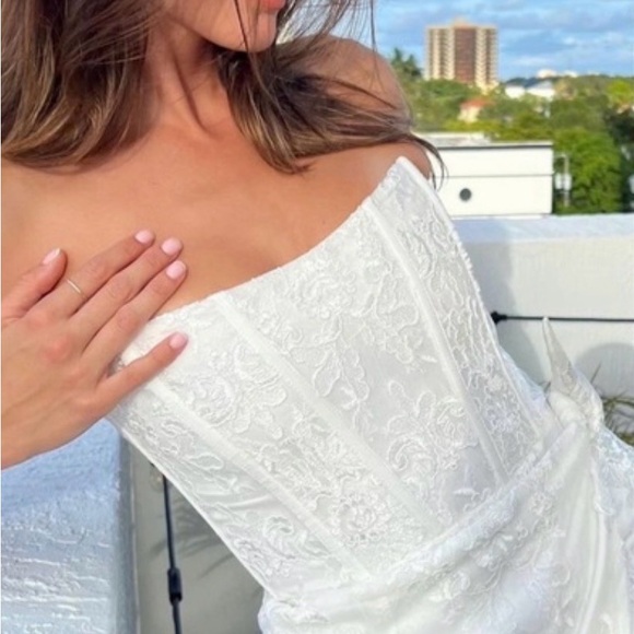 V. Chapman Nigella Dress in White (Bridal/casual/bachelorette party). - Picture 7 of 11